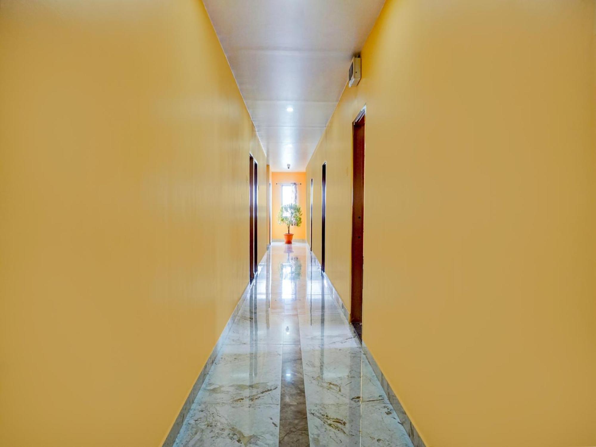 Spot On Hotel Shree Samarth Lodging Колхапур Екстериор снимка